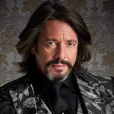 Laurence Llewelyn-Bowen